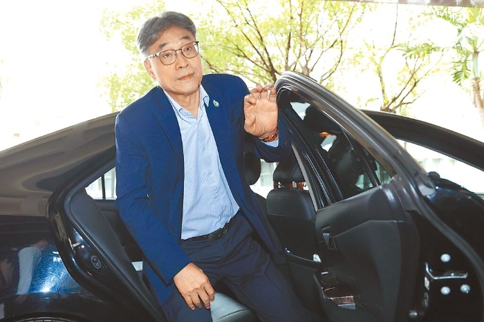 臺(tái)北地檢署偵辦超思與亮采進(jìn)口雞蛋案，28日以被告身分傳喚農(nóng)業(yè)部長陳駿季