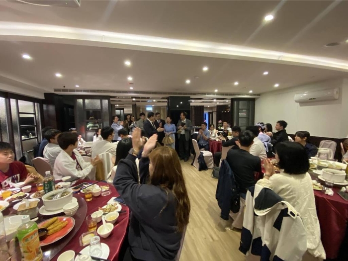 馬英九基金會邀請陸生訪臺，２日陸生團(tuán)前往九份知名餐廳「古窗海景會館」用晚膳