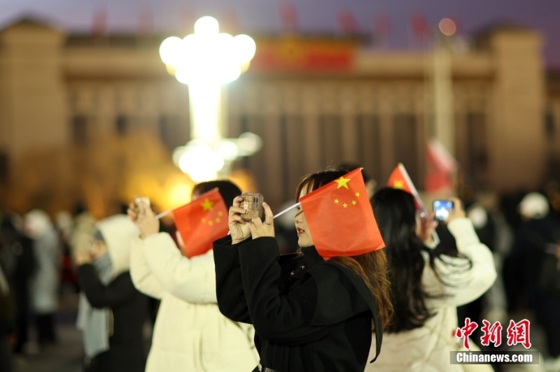 北京天安門(mén)廣場(chǎng)舉行元旦升旗儀式