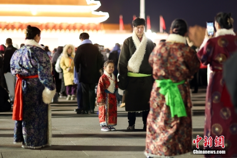 北京天安門(mén)廣場(chǎng)舉行元旦升旗儀式