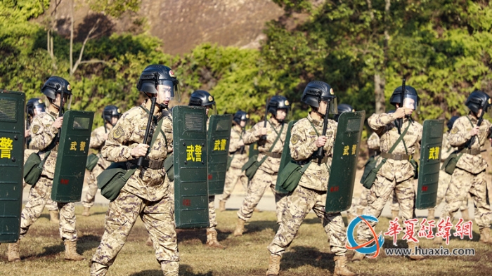 8 官兵整齊列陣、氣勢如虹。張煜梁攝_副本