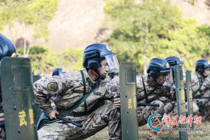 9 官兵整齊列陣、氣勢如虹 (2)。張煜梁攝_副本