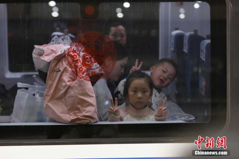 2025年春運(yùn) 長(zhǎng)三角地區(qū)開(kāi)出首趟臨時(shí)旅客列車(chē)