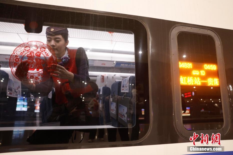 2025年春運(yùn) 長(zhǎng)三角地區(qū)開(kāi)出首趟臨時(shí)旅客列車(chē)