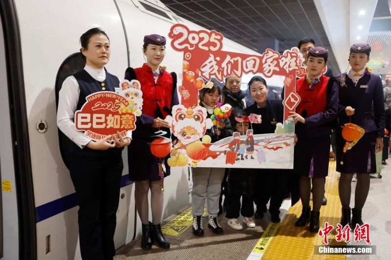 2025年春運(yùn) 長(zhǎng)三角地區(qū)開(kāi)出首趟臨時(shí)旅客列車(chē)