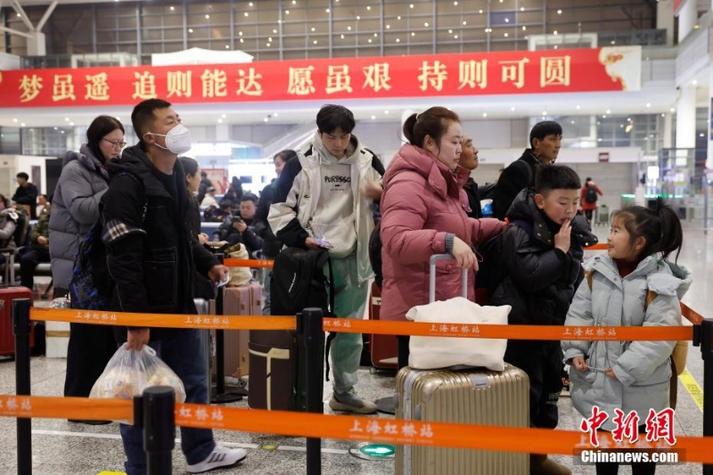 2025年春運(yùn) 長(zhǎng)三角地區(qū)開(kāi)出首趟臨時(shí)旅客列車(chē)