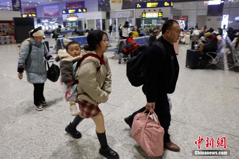 2025年春運(yùn) 長(zhǎng)三角地區(qū)開(kāi)出首趟臨時(shí)旅客列車(chē)