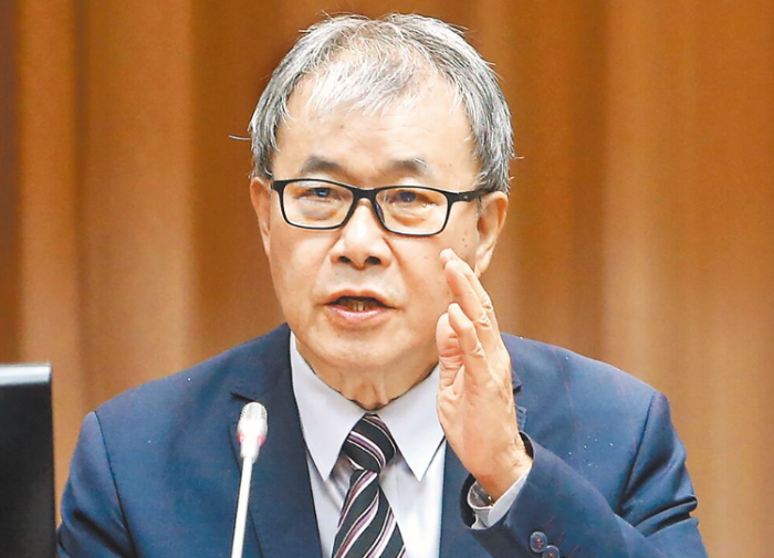 臺教育部長鄭英耀