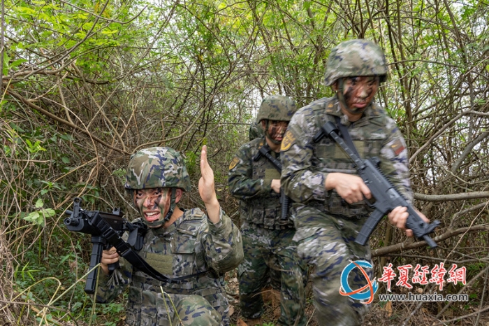 4、2025年4月16日，武警官兵掩護(hù)隊(duì)友快速追擊_副本