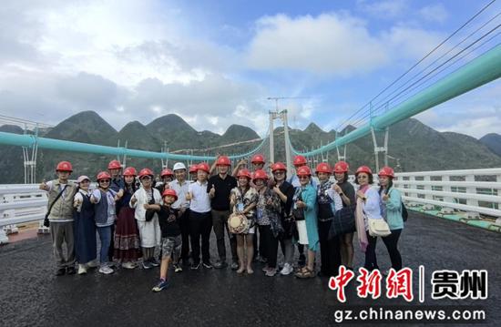 “兩岸一家親 布依風(fēng)情濃”臺灣交流團