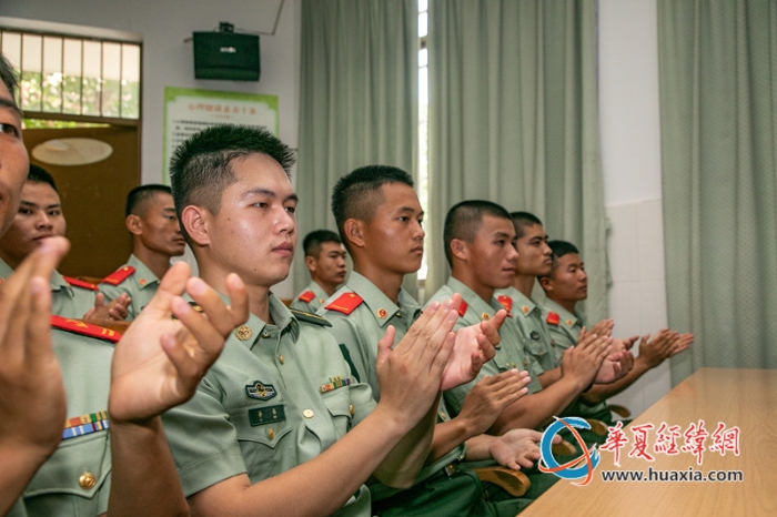 7、2025年8月26日，武警北海支隊(duì)“一觀一辨一品”群眾性自我教育活動(dòng)現(xiàn)場(chǎng)，觀眾熱烈反響。_副本