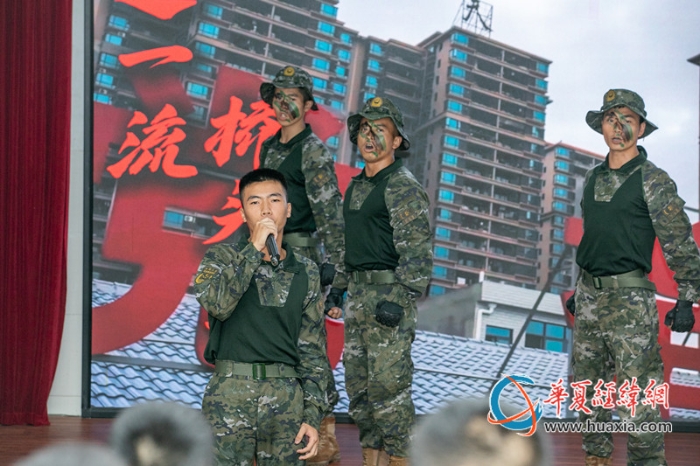 9、2025年8月26日，武警北海支隊(duì)“一觀一辨一品”群眾性自我教育活動(dòng)現(xiàn)場(chǎng)，官兵們正在表演“一隊(duì)一品”節(jié)目。_副本